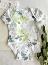 Load image into Gallery viewer, SHORT SLEEVE BODYSUIT - SILVER DOLLAR GUM